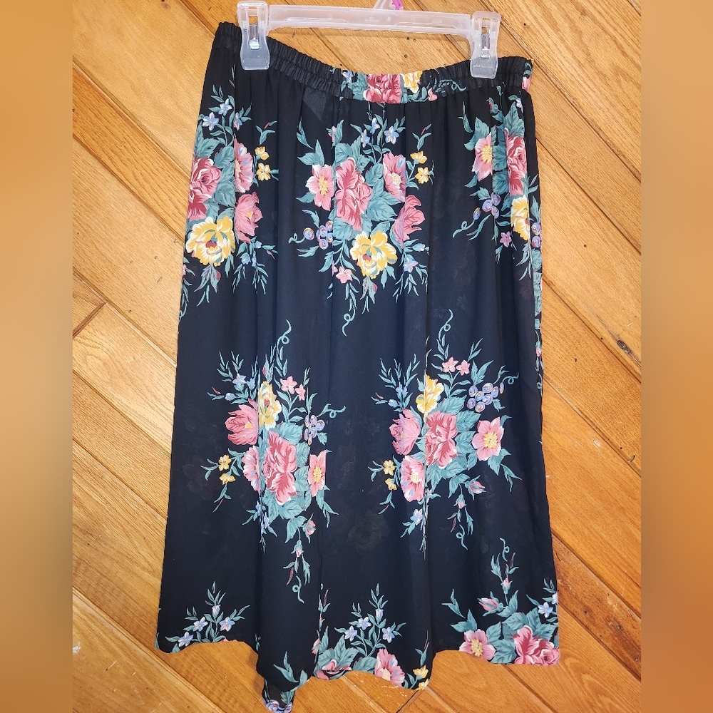 Gianna black and floral knee length sheer skirt size 14 large